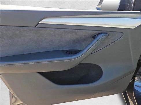 Used 2025 Tesla Model Y Long Range AWD/4WD image 14