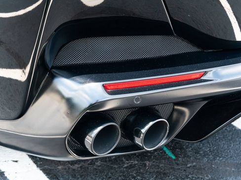 Used 2019 Ferrari Portofino RWD image 19