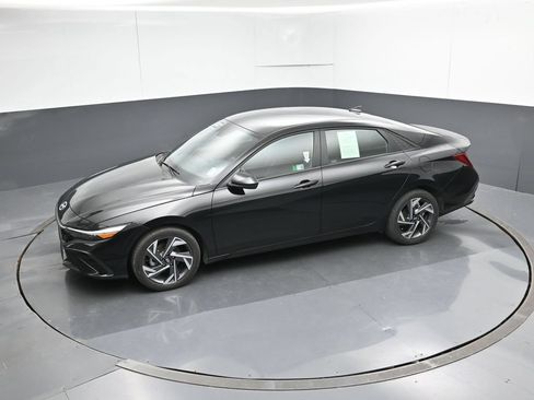 Certified 2025 Hyundai Elantra Sport FWD image 48