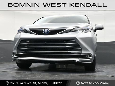 Used 2023 Toyota Sienna Platinum image 28