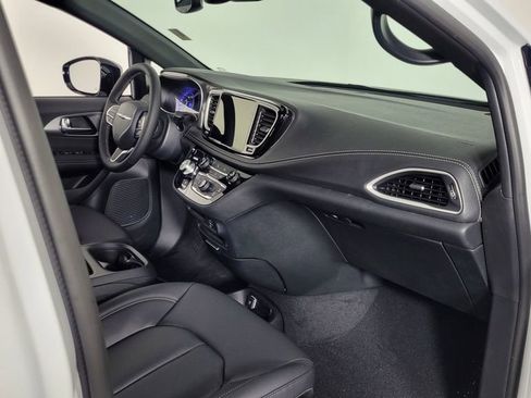 New 2026 Chrysler Pacifica Select image 44
