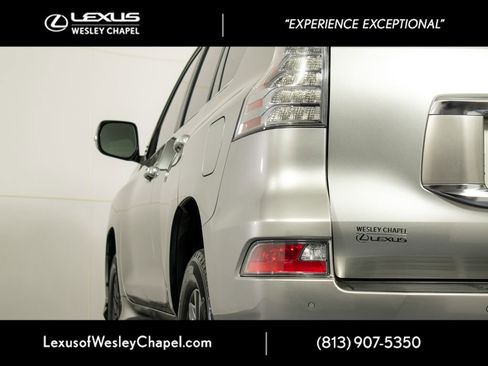 Used 2023 Lexus GX 460 Premium w/ Premium Package image 9