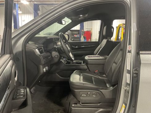 Used 2024 GMC Yukon XL Denali image 8