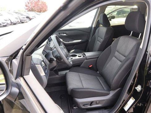 Used 2024 Nissan Rogue SV AWD/4WD image 9