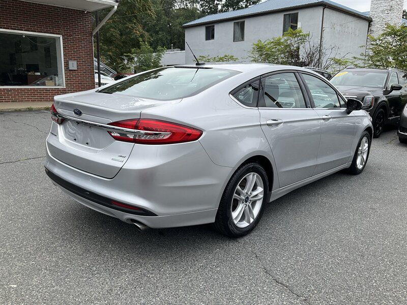 Used 2018 Ford Fusion SE FWD image 5