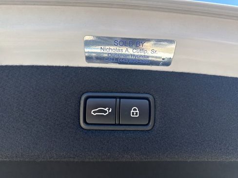 Used 2018 Genesis G90 3.3T Premium image 32