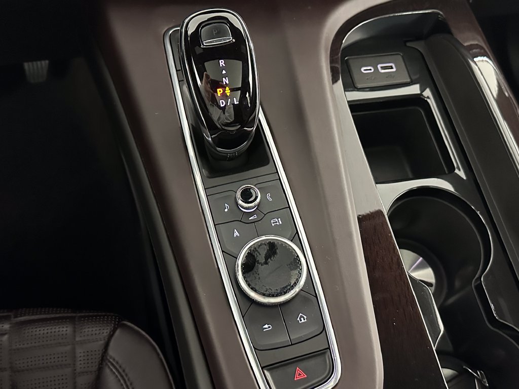 Used 2023 Cadillac Escalade Premium Luxury Platinum w/ LPO, Radiant Package AWD/4WD image 18