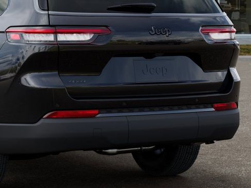 New 2026 Jeep Grand Cherokee L Laredo image 13