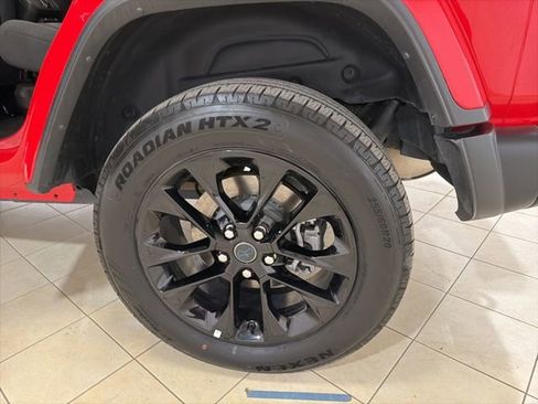 Used 2025 Jeep Wrangler Unlimited Sahara w/ Safety Group AWD/4WD image 30