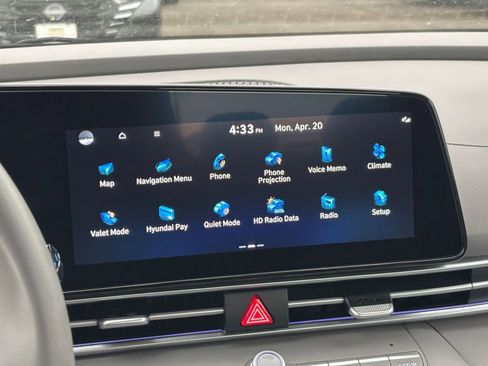 Used 2025 Hyundai Elantra SEL FWD image 21