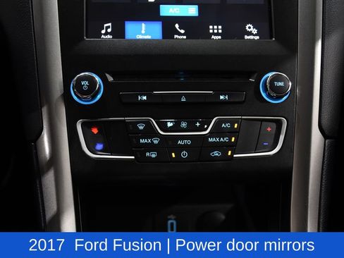 Used 2017 Ford Fusion SE w/ Fusion SE Technology Package FWD image 18