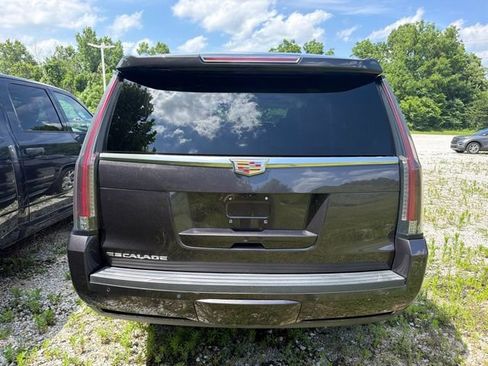 Used 2018 Cadillac Escalade Premium Luxury AWD/4WD image 7