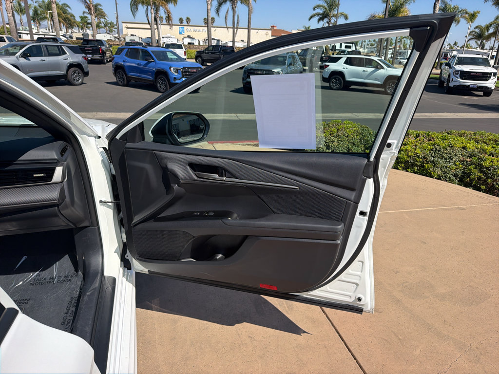Used 2025 Toyota Camry SE FWD image 14