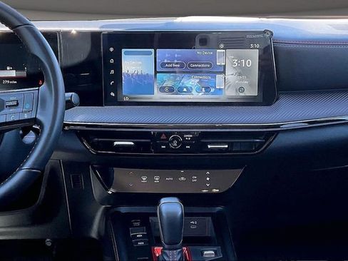 Certified 2025 Nissan Kicks SR FWD image 6