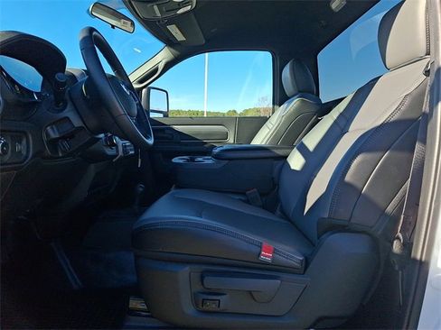 Used 2024 RAM 2500 Tradesman w/ Chrome Appearance Group image 13