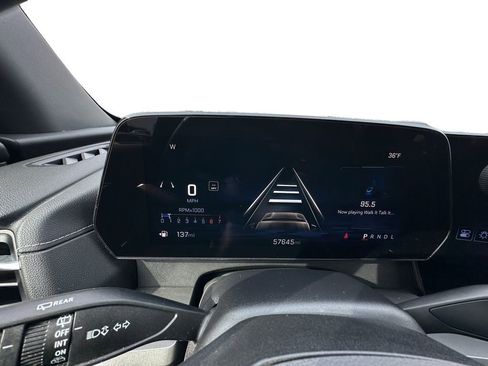 Used 2024 Chevrolet Traverse LT image 13