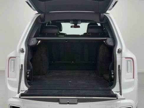 Used 2020 Rolls-Royce Cullinan image 48
