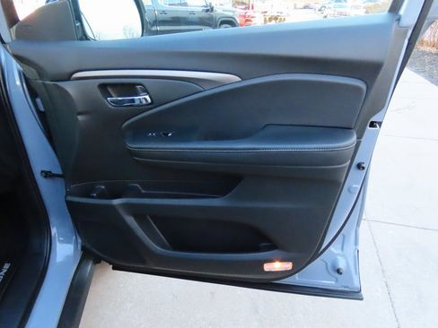 Used 2023 Honda Ridgeline RTL-E image 9