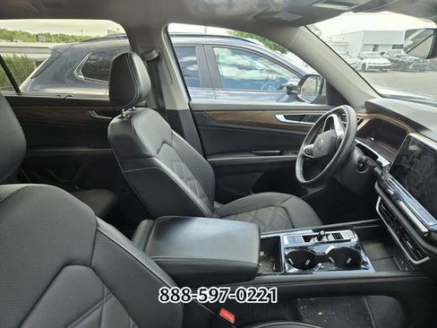 Certified 2024 Volkswagen Atlas SE w/ Panoramic Sunroof Package FWD image 8