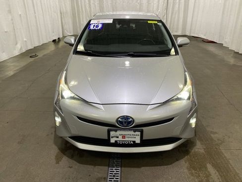 Certified 2016 Toyota Prius Three Touring image 9