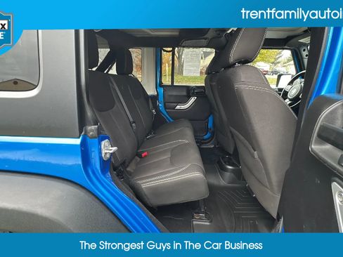 Used 2015 Jeep Wrangler Unlimited Rubicon w/ Connectivity Group image 49