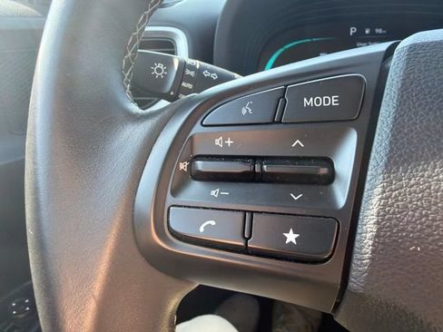 Used 2025 Hyundai Venue SEL FWD image 39