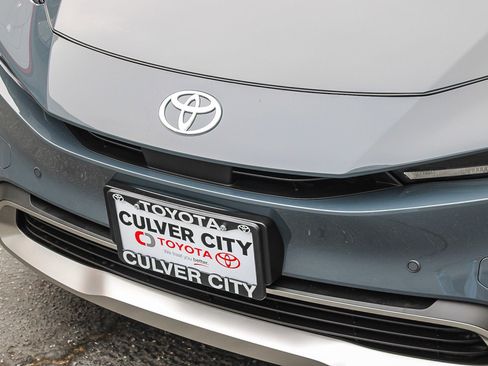 New 2026 Toyota Prius Plug-In Hybrid FWD image 6