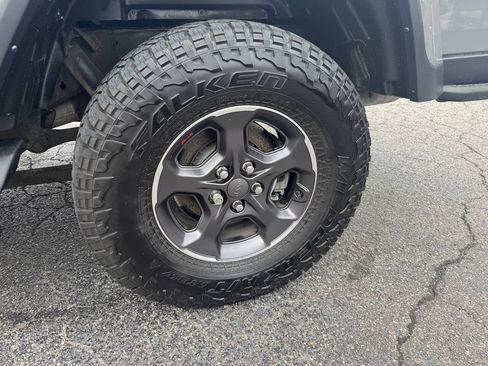 Used 2023 Jeep Gladiator Rubicon w/ Cold Weather Group AWD/4WD image 6