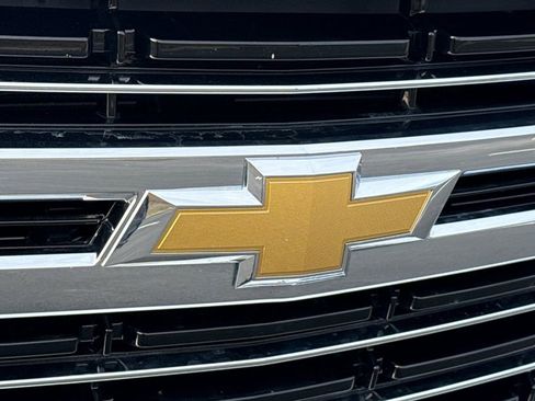 Used 2024 Chevrolet Suburban LT image 8