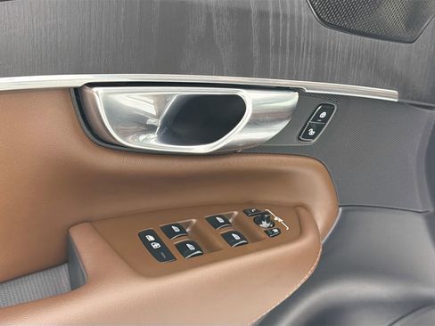 Certified 2022 Volvo XC90 T6 Inscription w/ Lounge Package AWD/4WD image 18