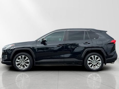 Used 2021 Toyota RAV4 XLE Premium image 6