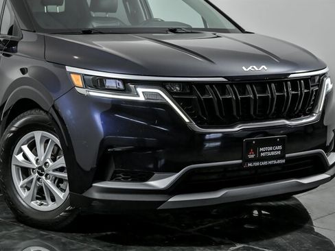 Used 2023 Kia Carnival LX image 2