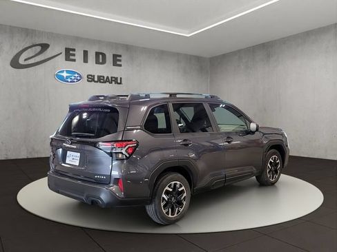 Used 2025 Subaru Forester Premium AWD/4WD image 11