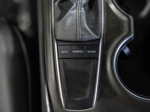 Used 2024 Toyota Camry SE image 21