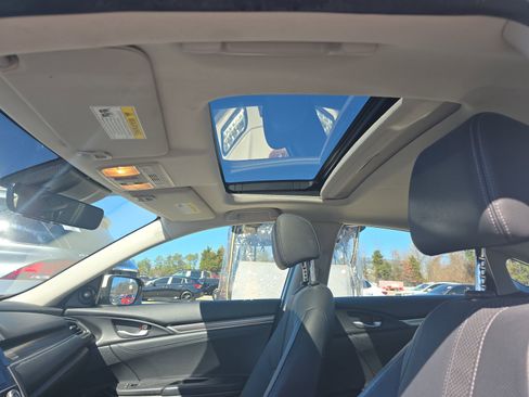 Used 2019 Honda Civic Touring image 15