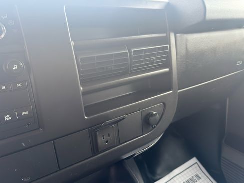 Used 2015 Chevrolet Express 3500 image 20
