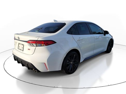 Used 2024 Toyota Corolla SE FWD image 7
