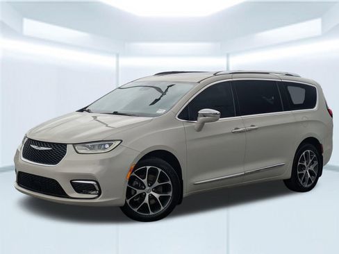 Used 2021 Chrysler Pacifica Limited w/ Premium & Safety Sphere Group AWD/4WD image 1
