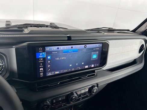 Used 2025 Jeep Wrangler Sahara image 19