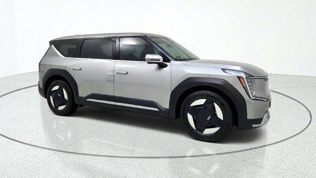 Used 2024 Kia EV9 Light Long Range RWD image 1