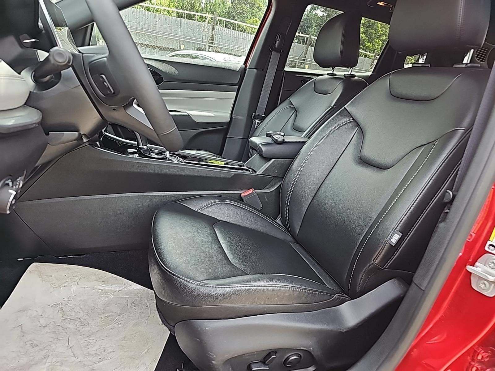 Used 2025 Jeep Compass Limited AWD/4WD image 11