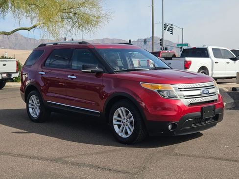 Used 2013 Ford Explorer XLT image 3