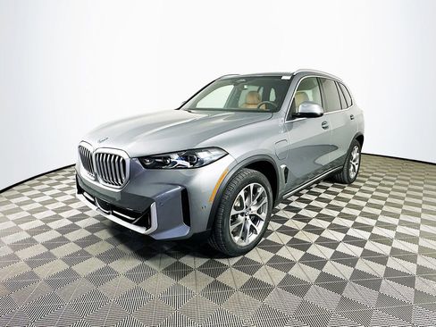 New 2026 BMW X5 xDrive50e image 4