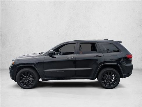 Used 2018 Jeep Grand Cherokee Altitude image 8