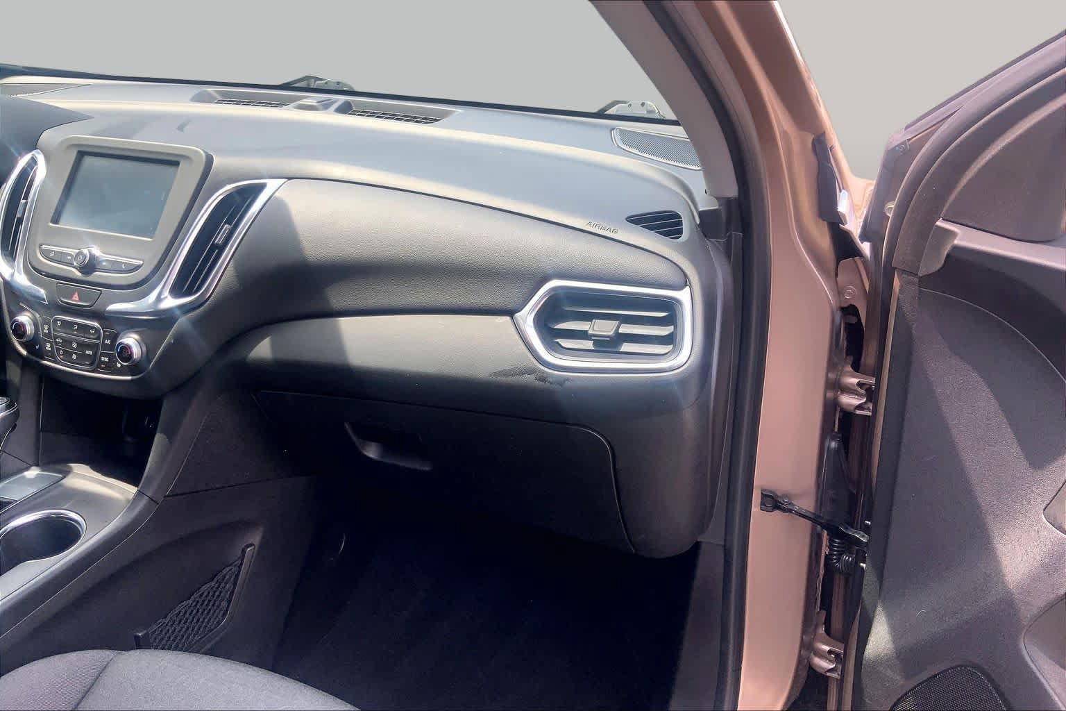 Used 2018 Chevrolet Equinox LT FWD image 16