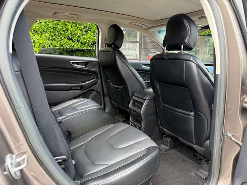 Used 2019 Ford Edge Titanium w/ Equipment Group 301A FWD image 37