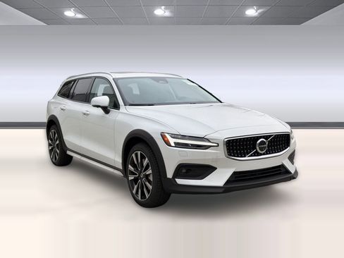 New 2026 Volvo V60 B5 Cross Country Ultra w/ Climate Package image 7