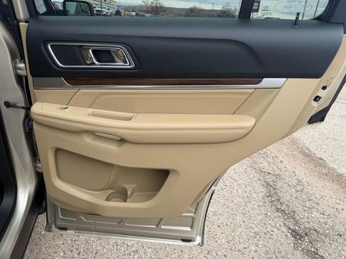 Used 2017 Ford Explorer Limited image 25