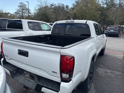 Used 2022 Toyota Tacoma SR5 w/ Technology Package image 7