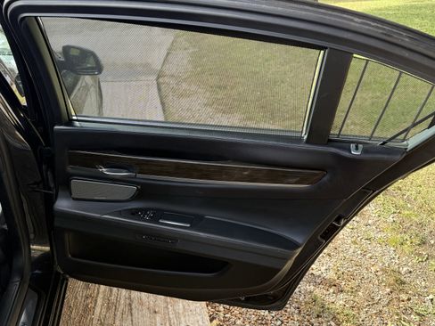 Used 2014 BMW 750Li image 30